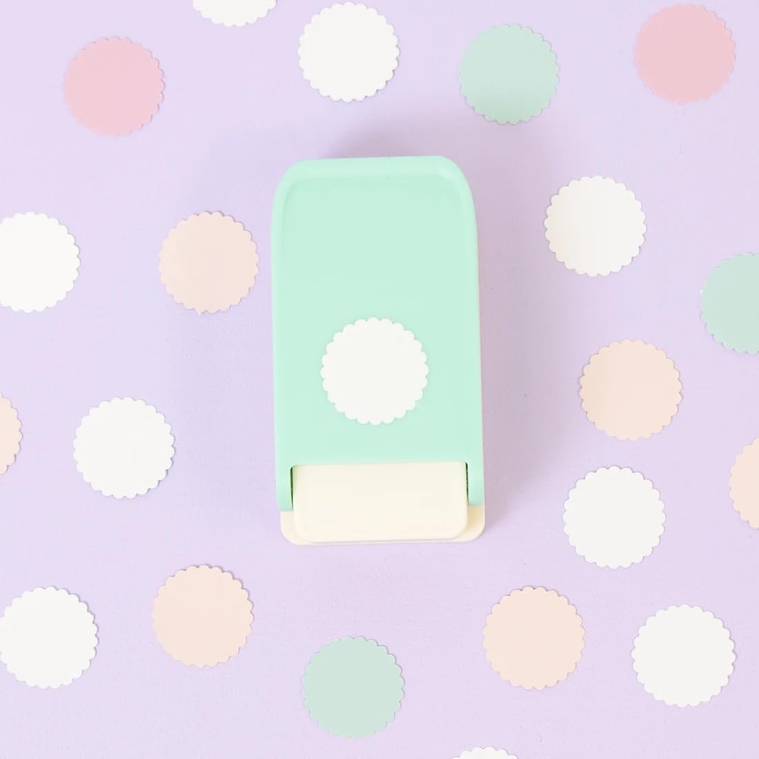 Craftelier - Multimaterial Scalloped Circle Shaped Punch for Card Making, Scrapbooking and Craft Projects | Suitable for Many Materials | Circle Diameter 2.54 cm (1”) | Turquoise Color