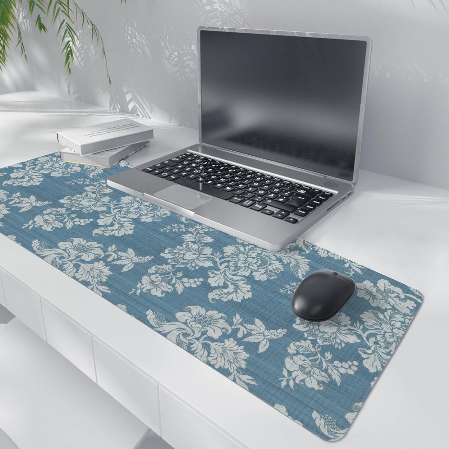 Blue Chinoiserie Mouse Pad,Vintage Blue and White Floral Desk Mat,Big Large Vintage Floral Preppy Trendy Mouse Pad,Girly Gaming Mousepad,Girly Laptop Desk Mat for Dorm Home Office,31.5x11.8In