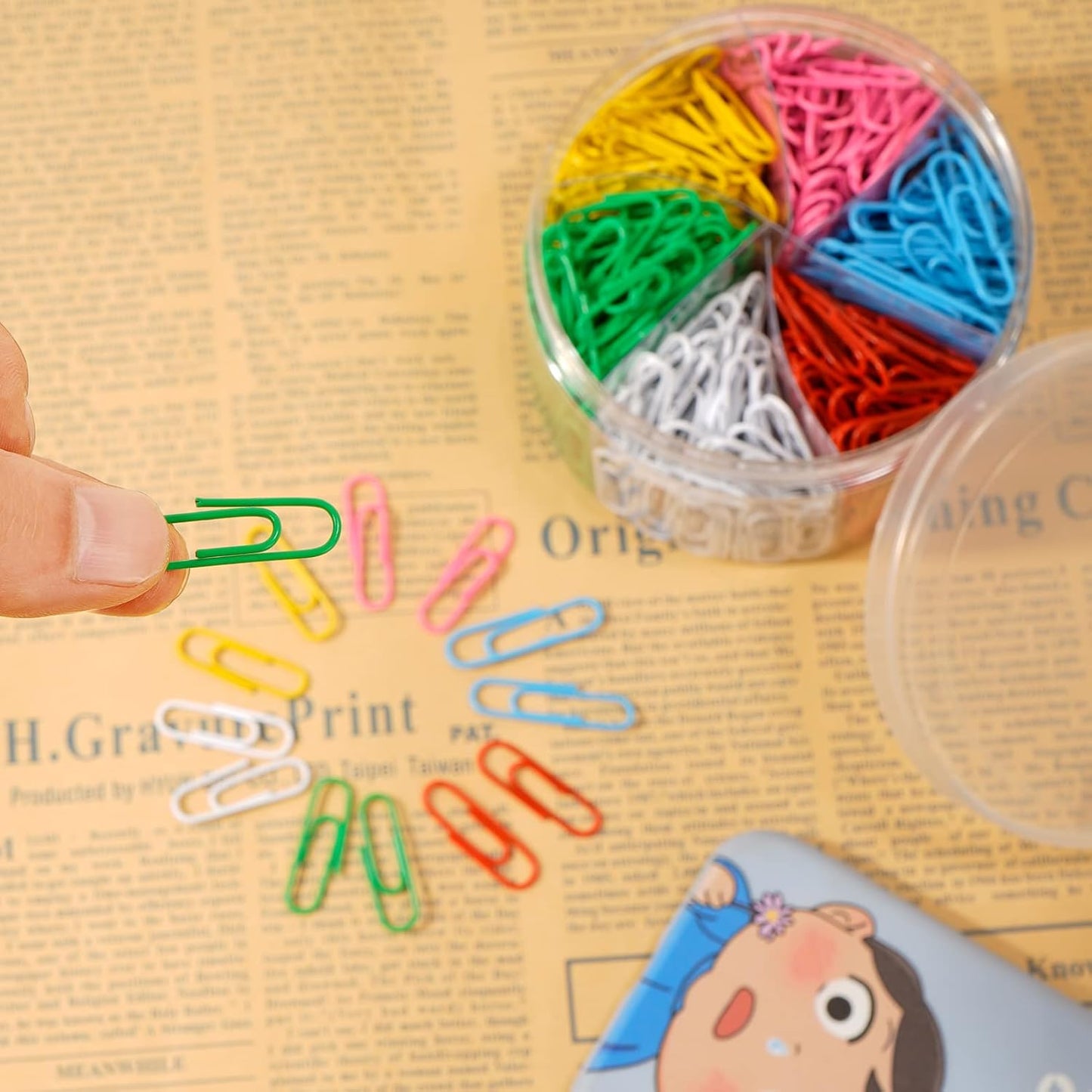 Colored Paper Clips,560 Pcs Medium 1.3 Inch (33 mm) Paper Clips Great for Office School Supplies Colorful Paperclip