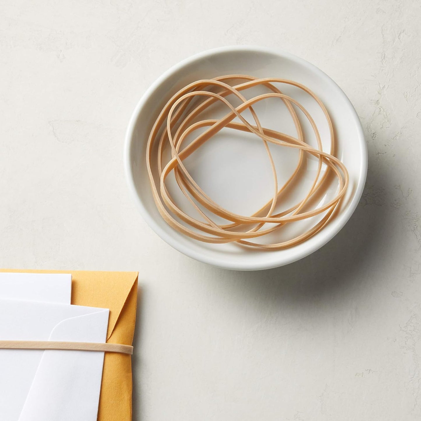 Amazon Basics Rubber Bands, Size 33 (3-1/2 x 1/8 Inch), 600 Bands/1 lb Pack, 25-Pack, Tan