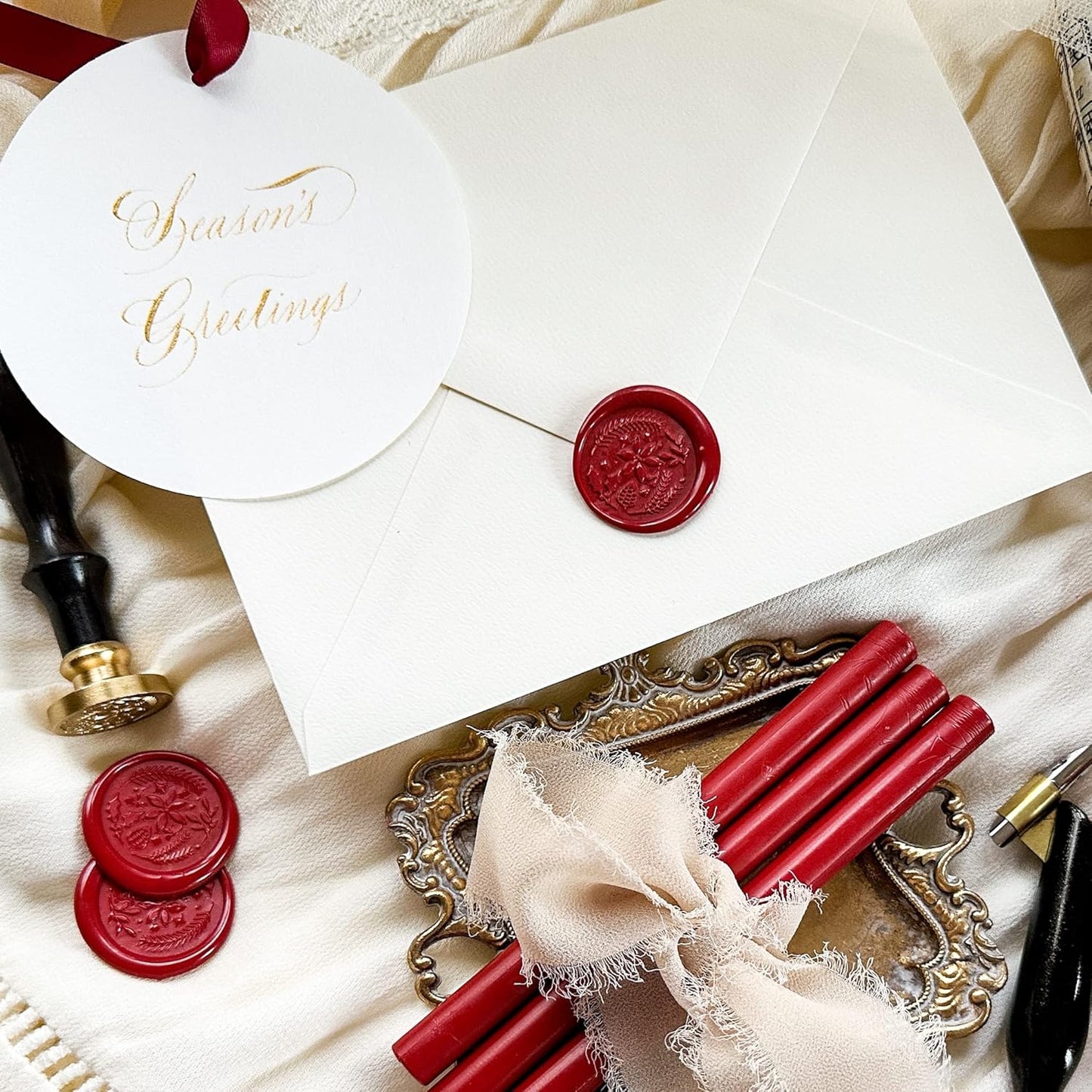 UNIQOOO Mailable Glue Gun Sealing Wax Sticks for Wax Seal Stamp - Christmas Red Poinsettia, Great for Xmas Gift Idea, Birthday Cards, Wedding Invitations, Envelope, Snail Mail, Wine Package, Pack of 8